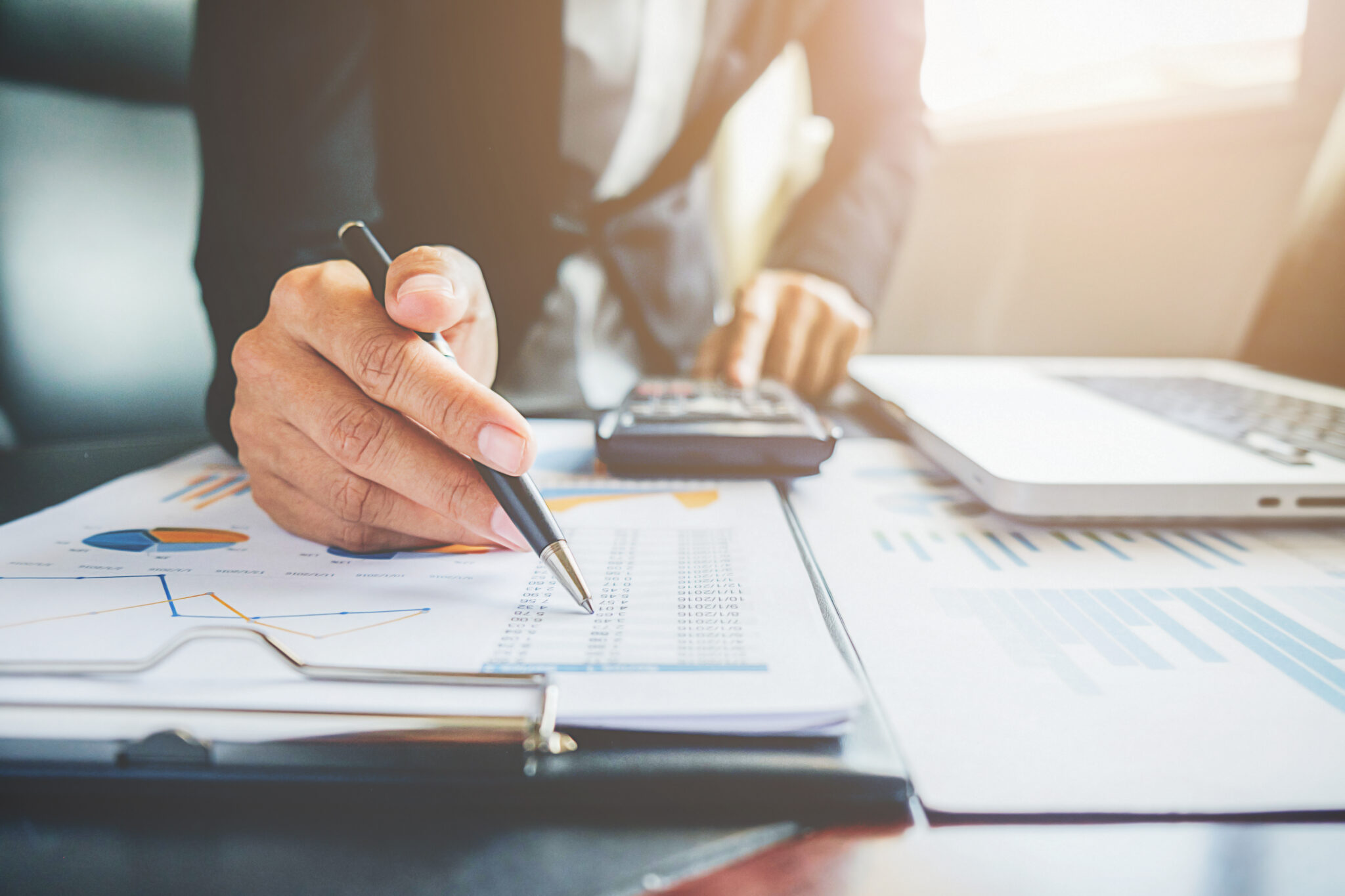 Forfaiting: mechanizm, dokumenty, koszty i zastosowania - BizMeter.pl